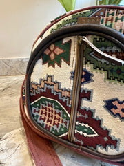 Gyrio Crossbody