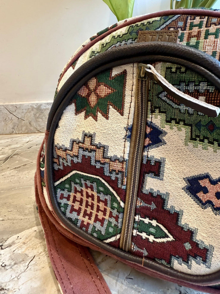Gyrio Crossbody