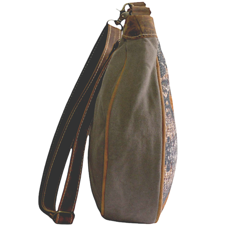 Chiqueva Shoulder Bag