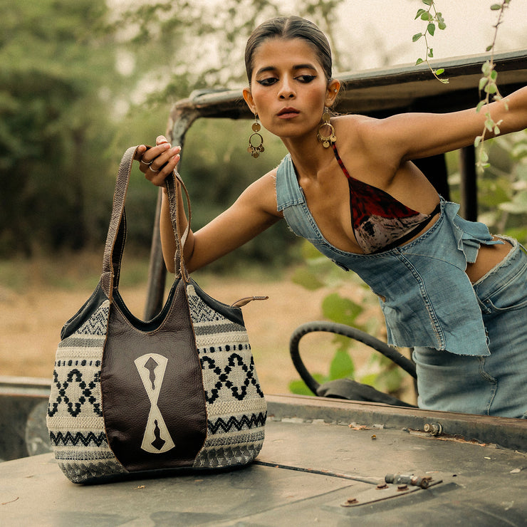 Csedar Messenger Bag