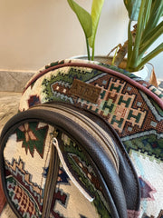 Gyrio Crossbody