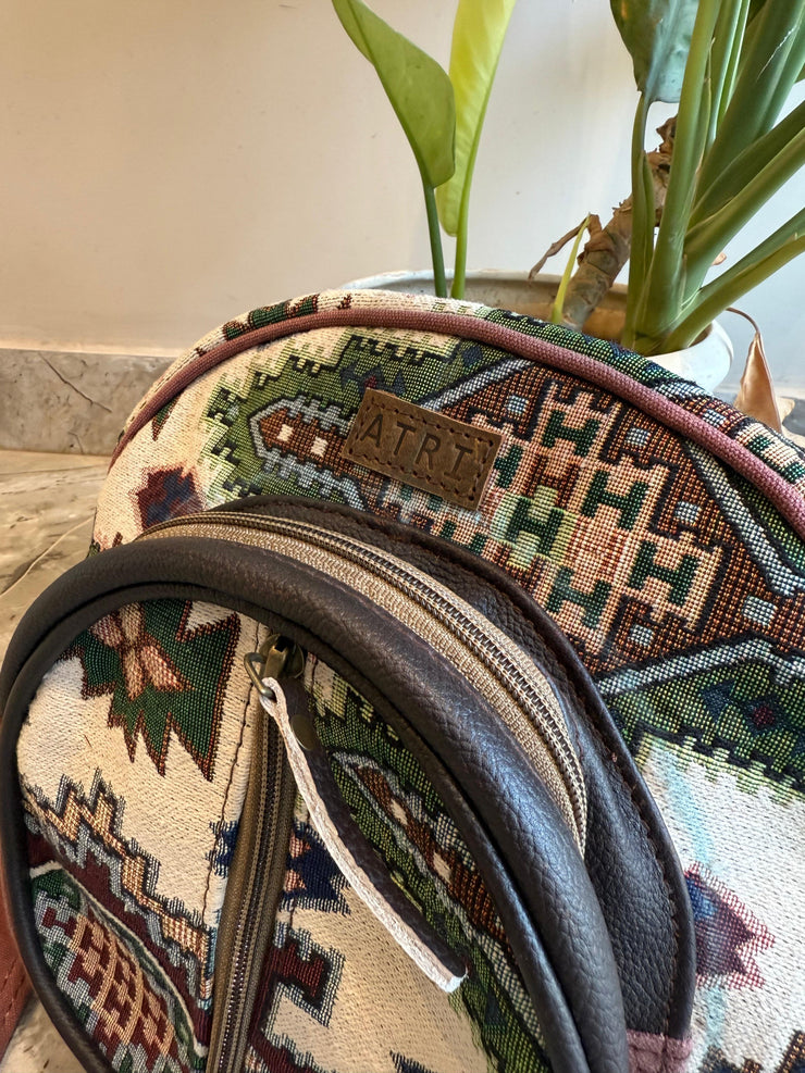 Gyrio Crossbody