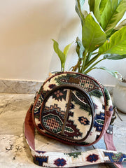 Gyrio Crossbody