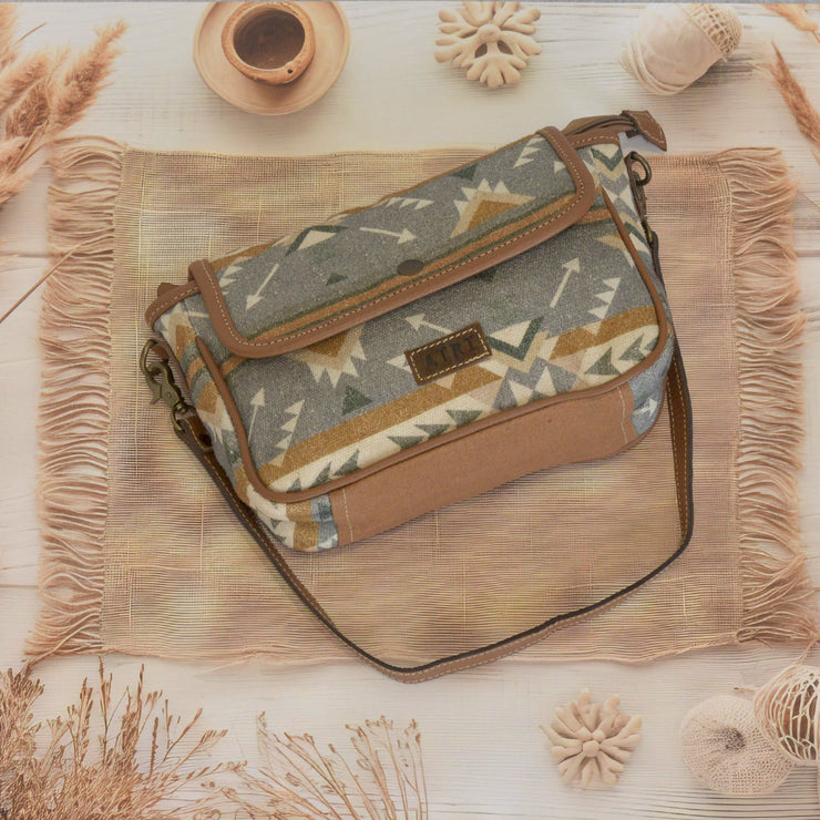 Flap Wrislet Bag