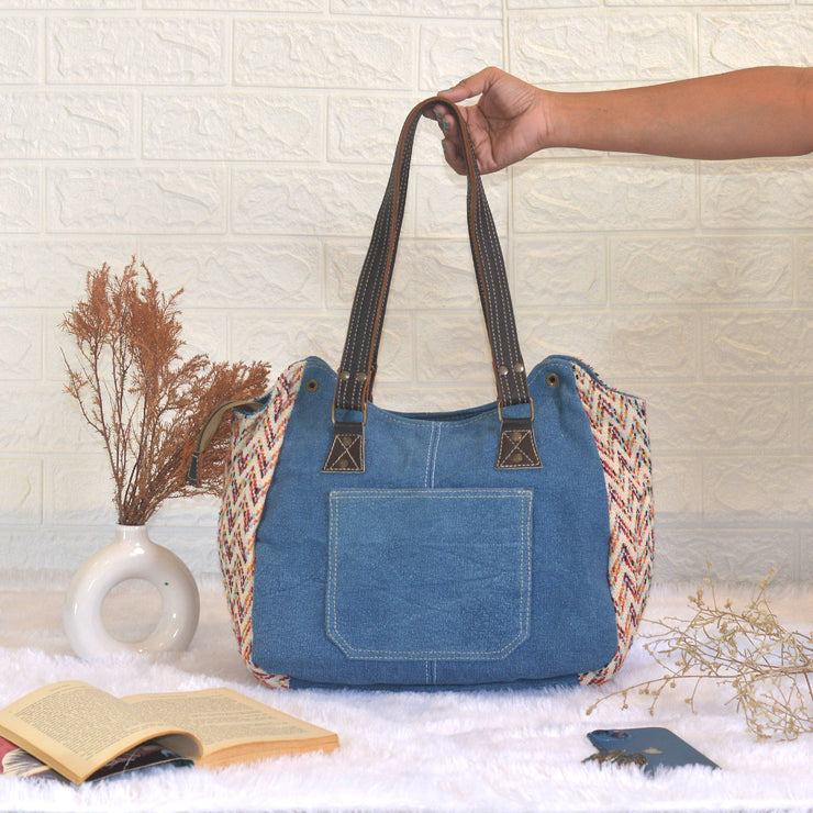 Rihu Messenger Bag