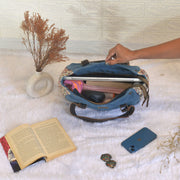 Rihu Messenger Bag