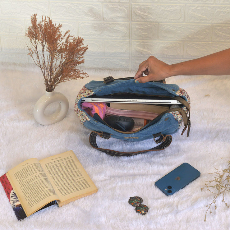 Rihu Messenger Bag